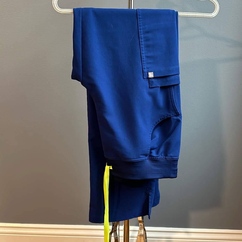 Figs Kade bottoms Electric Blue